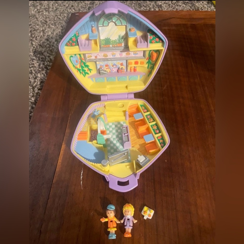 Vintage Bluebird Polly Pocket Patty’s burger bar Playset 1992